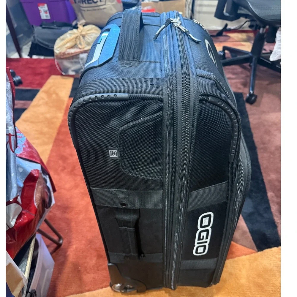 OGIO Black Rolling Suitcase Softshell Upright Travel Bag with Telescoping Handle